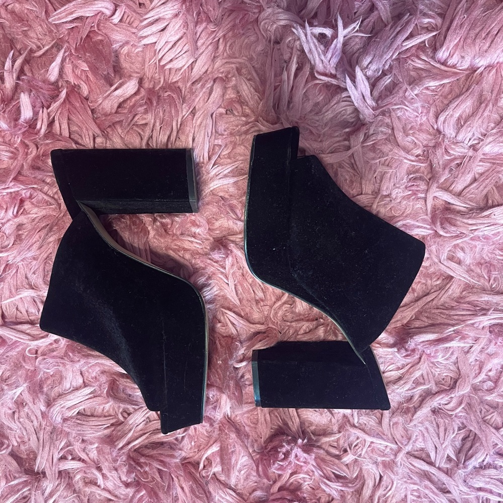 Shelly’s London platform heels - Picture 4 of 7